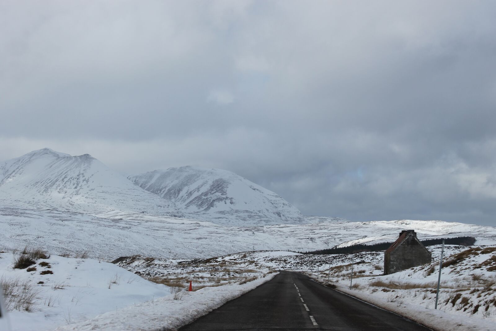 Canon EOS 1100D (EOS Rebel T3 / EOS Kiss X50) sample photo. Road with snow, road photography