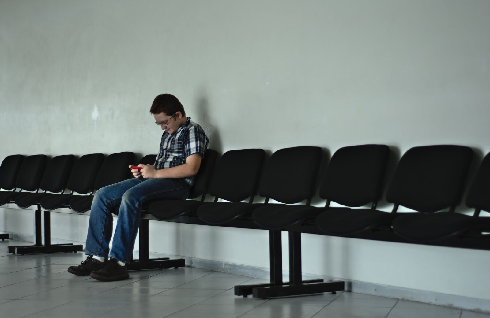 Nikon D7200 sample photo. Boy, sit, seats photography