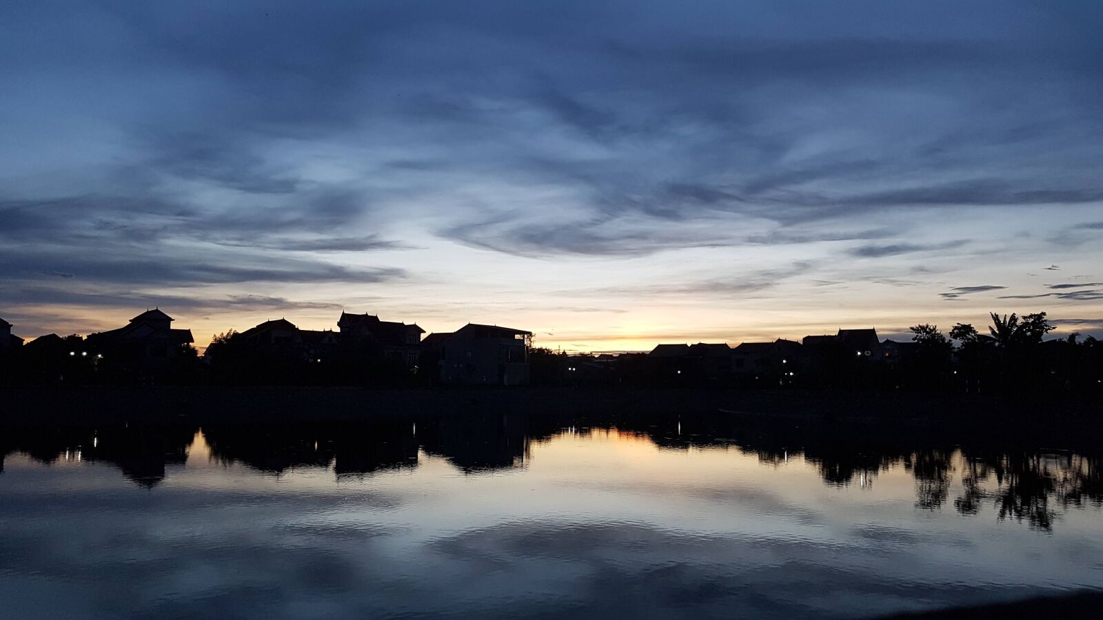 Samsung Galaxy Note Fan Edition sample photo. Sunset, lake, water photography