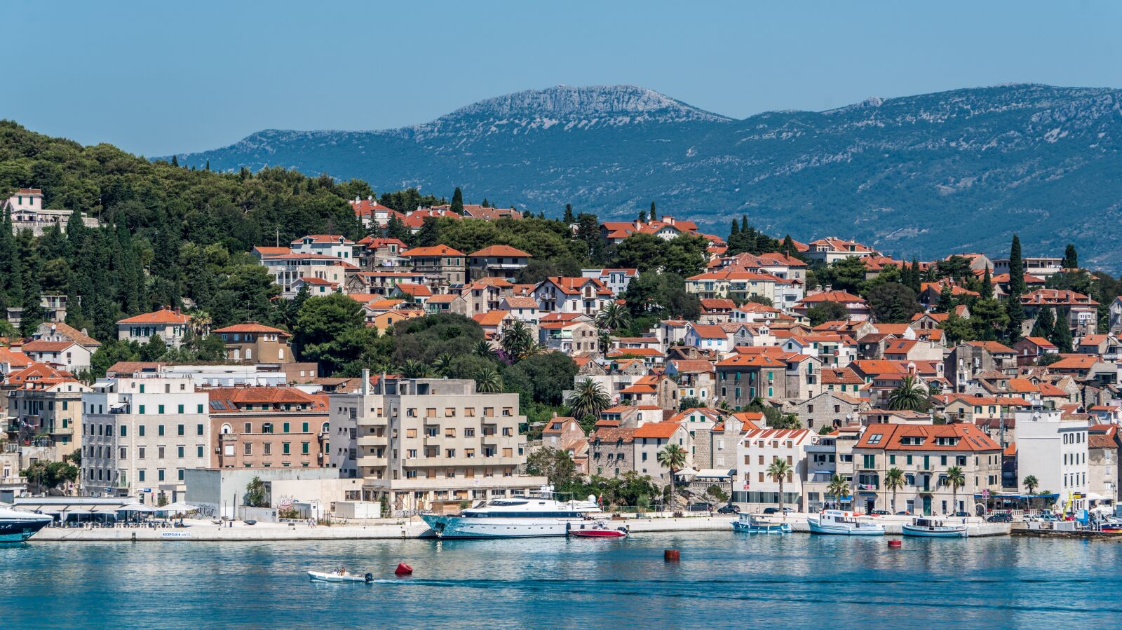 Sony a7R II + Sony FE 24-240mm F3.5-6.3 OSS sample photo. Split, croatia, architecture photography