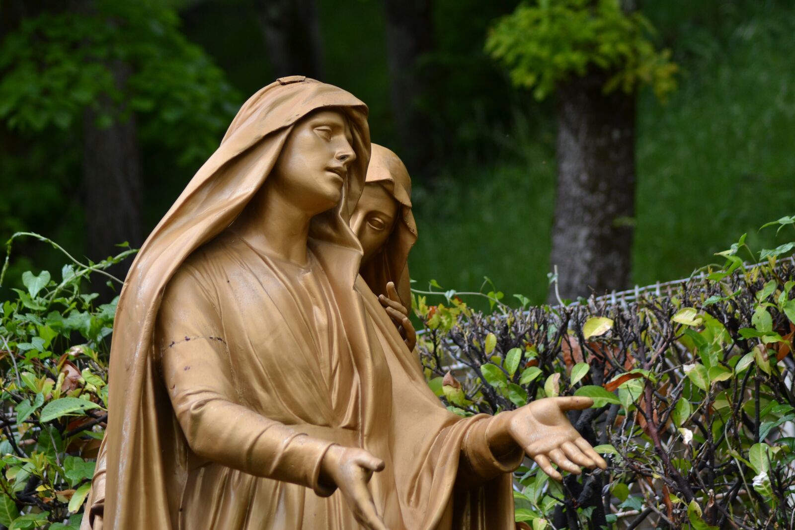 Nikon D3100 sample photo. Statues, women, sad photography