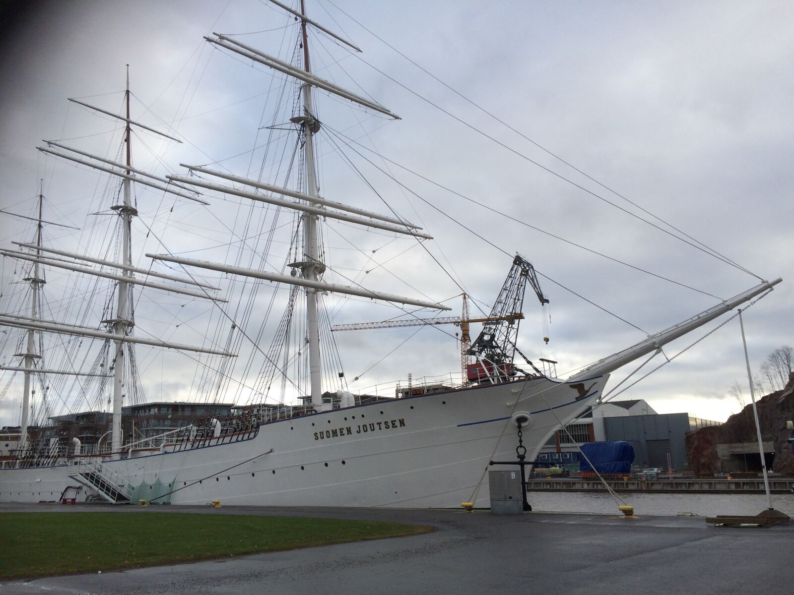 iPhone 5s back camera 4.15mm f/2.2 sample photo. Finland swan, ship, turku photography