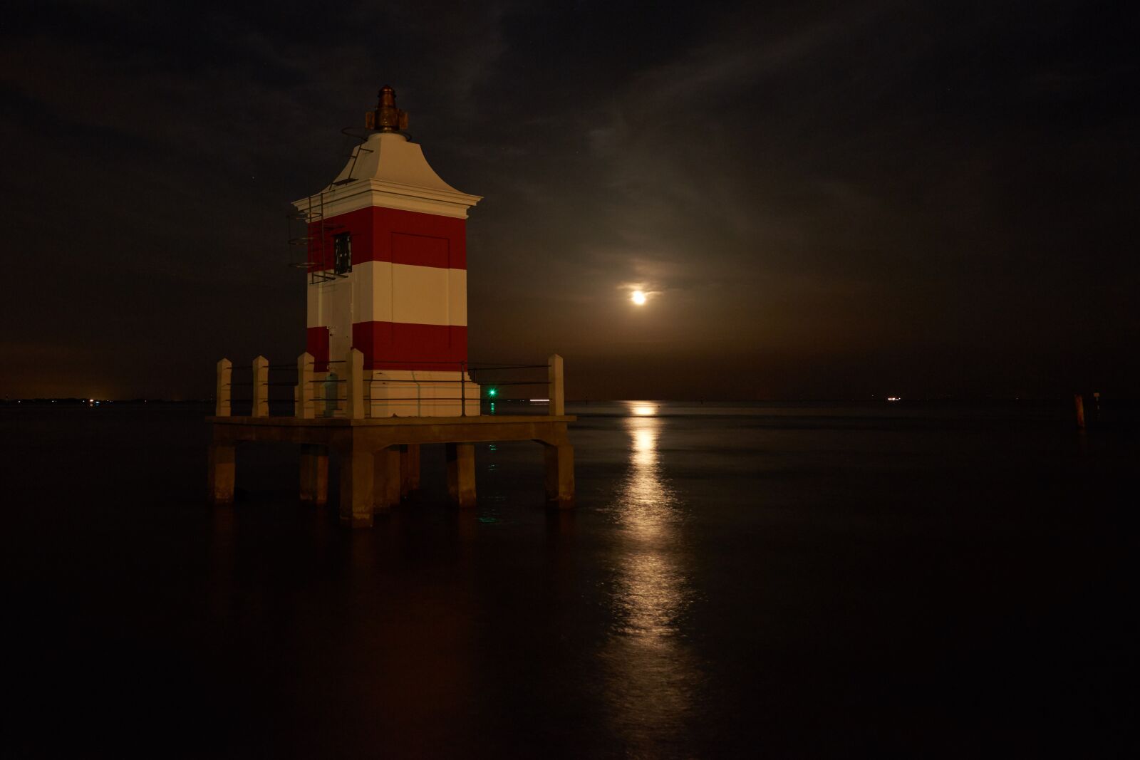 Nikon D810 sample photo. Lighthouse, luna, sea photography