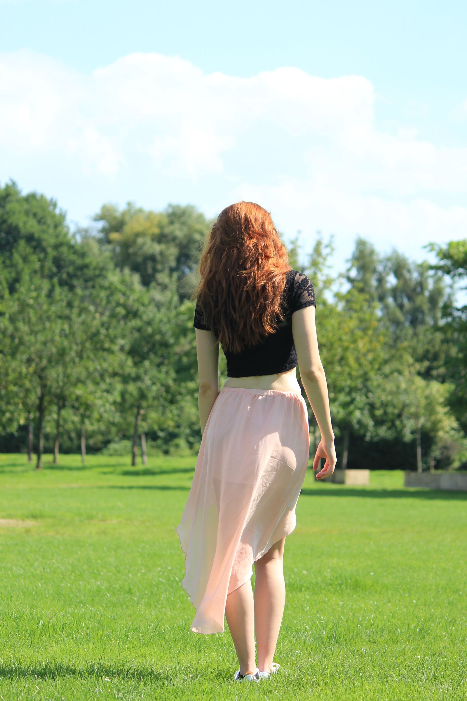 Canon EOS 550D (EOS Rebel T2i / EOS Kiss X4) sample photo. Woman, rear, move photography