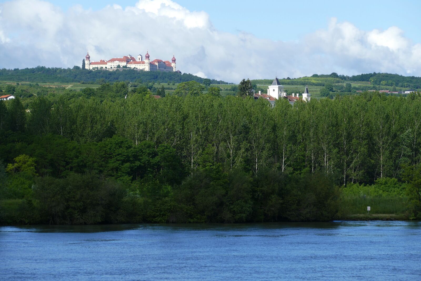 Panasonic Lumix DMC-FZ1000 sample photo. Danube, austria, river cruise photography