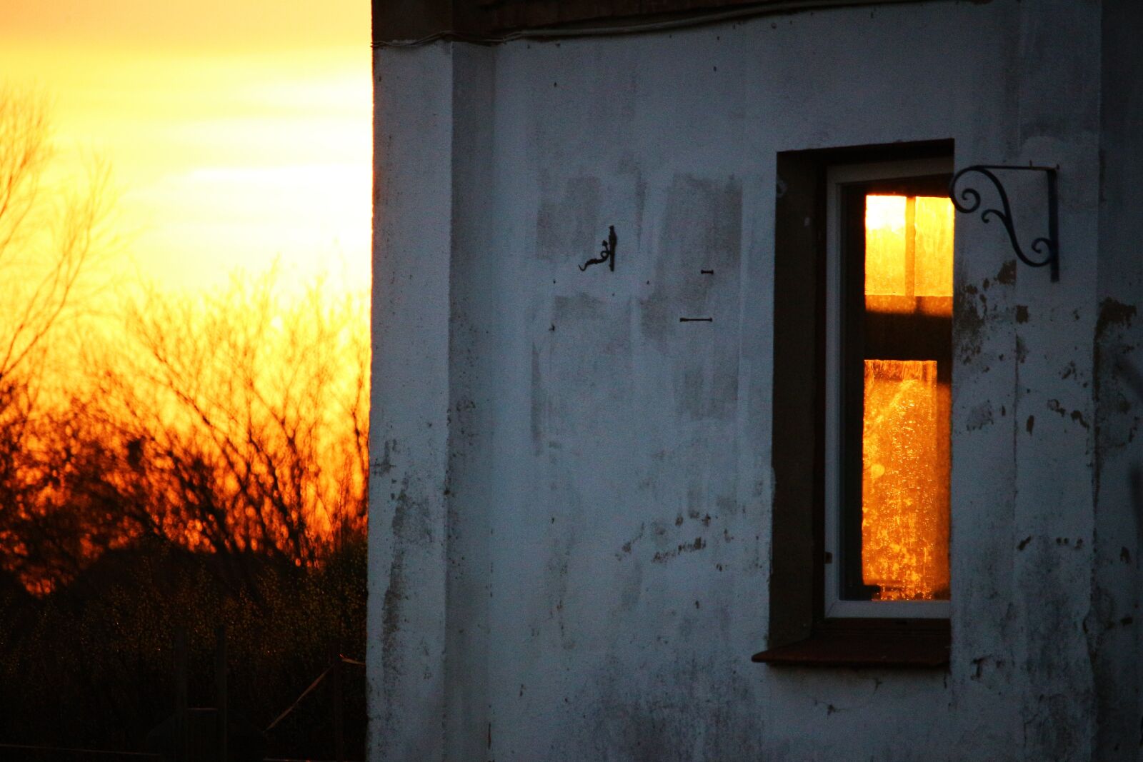 Canon EOS 100D (EOS Rebel SL1 / EOS Kiss X7) sample photo. Window, sun, sunset photography