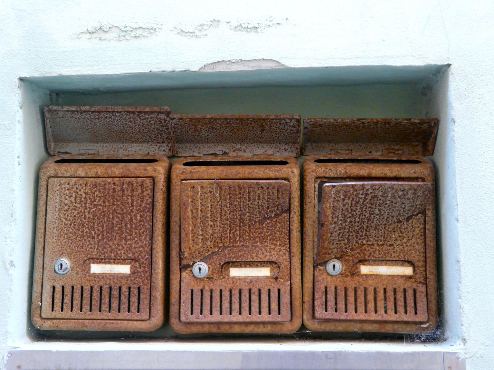 Panasonic DMC-FZ18 sample photo. Letter boxes, mailbox, rust photography