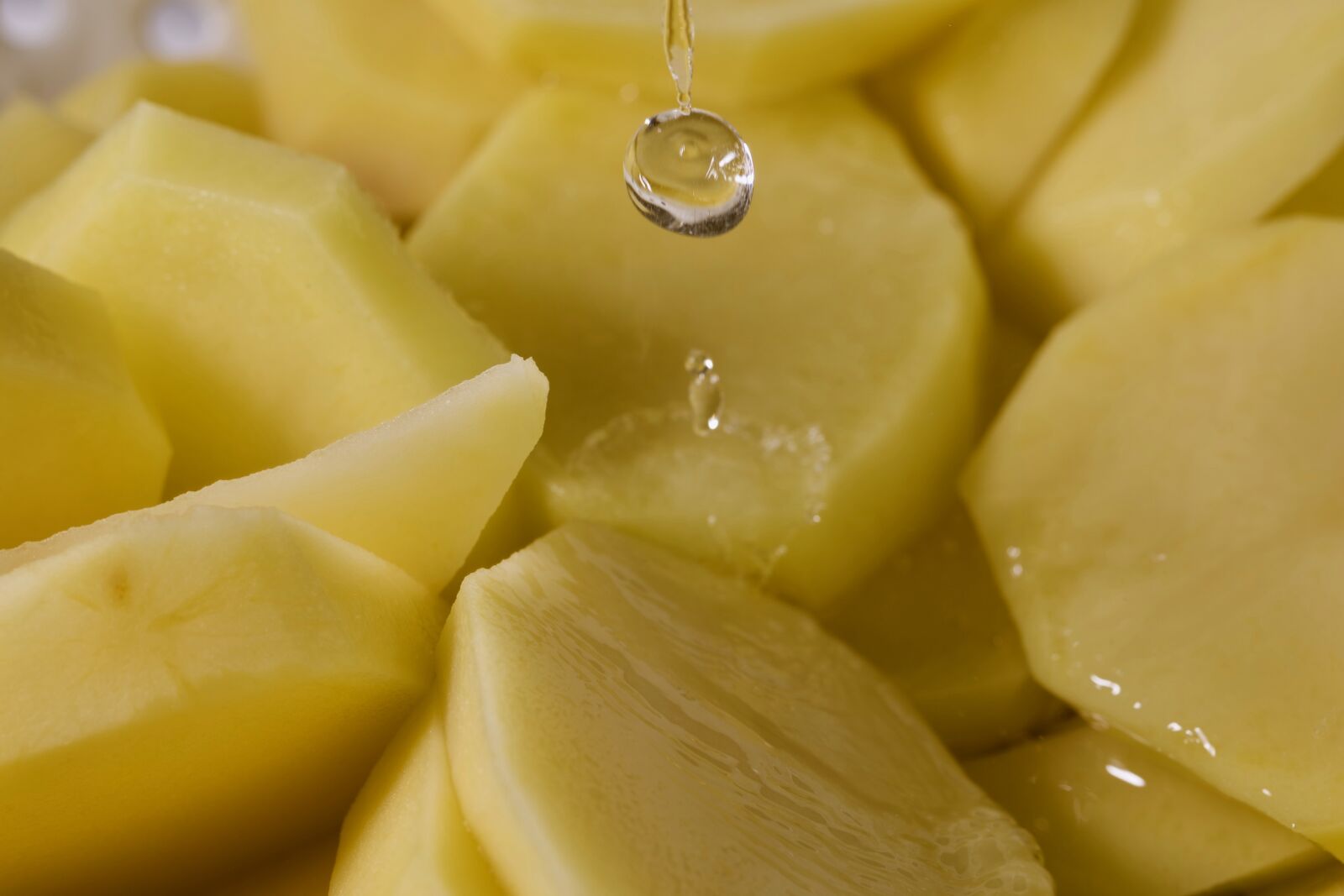 Canon EOS 6D sample photo. Potato, water, macro photography
