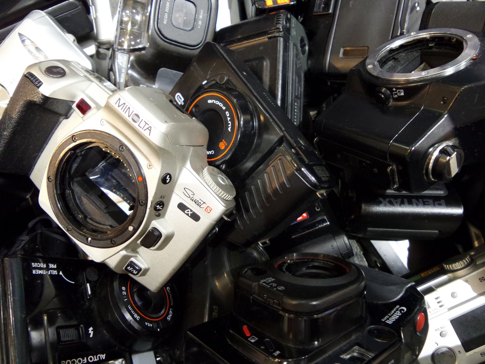 Samsung Galaxy K Zoom sample photo. Cameras, junk, broken photography
