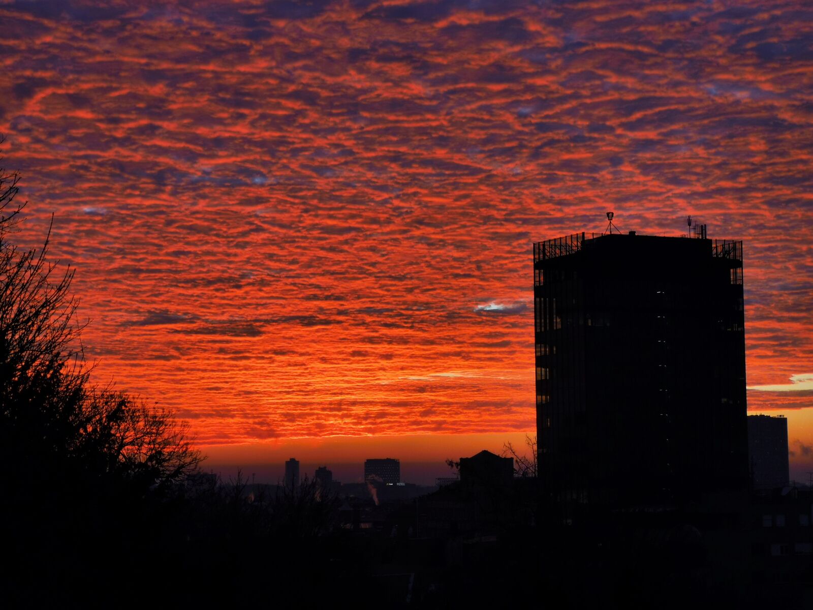 HUAWEI P30 sample photo. Sunrise, dramatic red sky photography