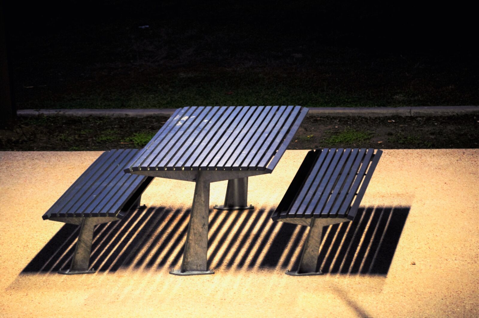 Nikon D90 sample photo. Table, night, dark photography