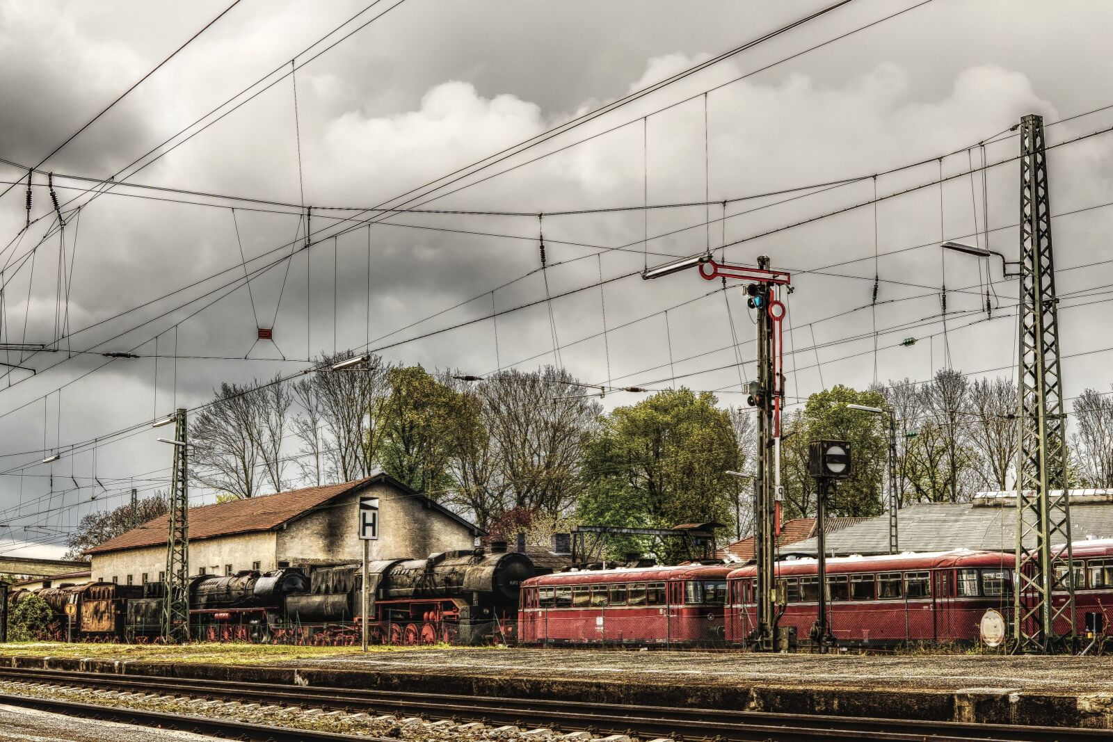 Sony a6300 + Sigma 30mm F2.8 EX DN sample photo. Platform, train station, vehicle photography
