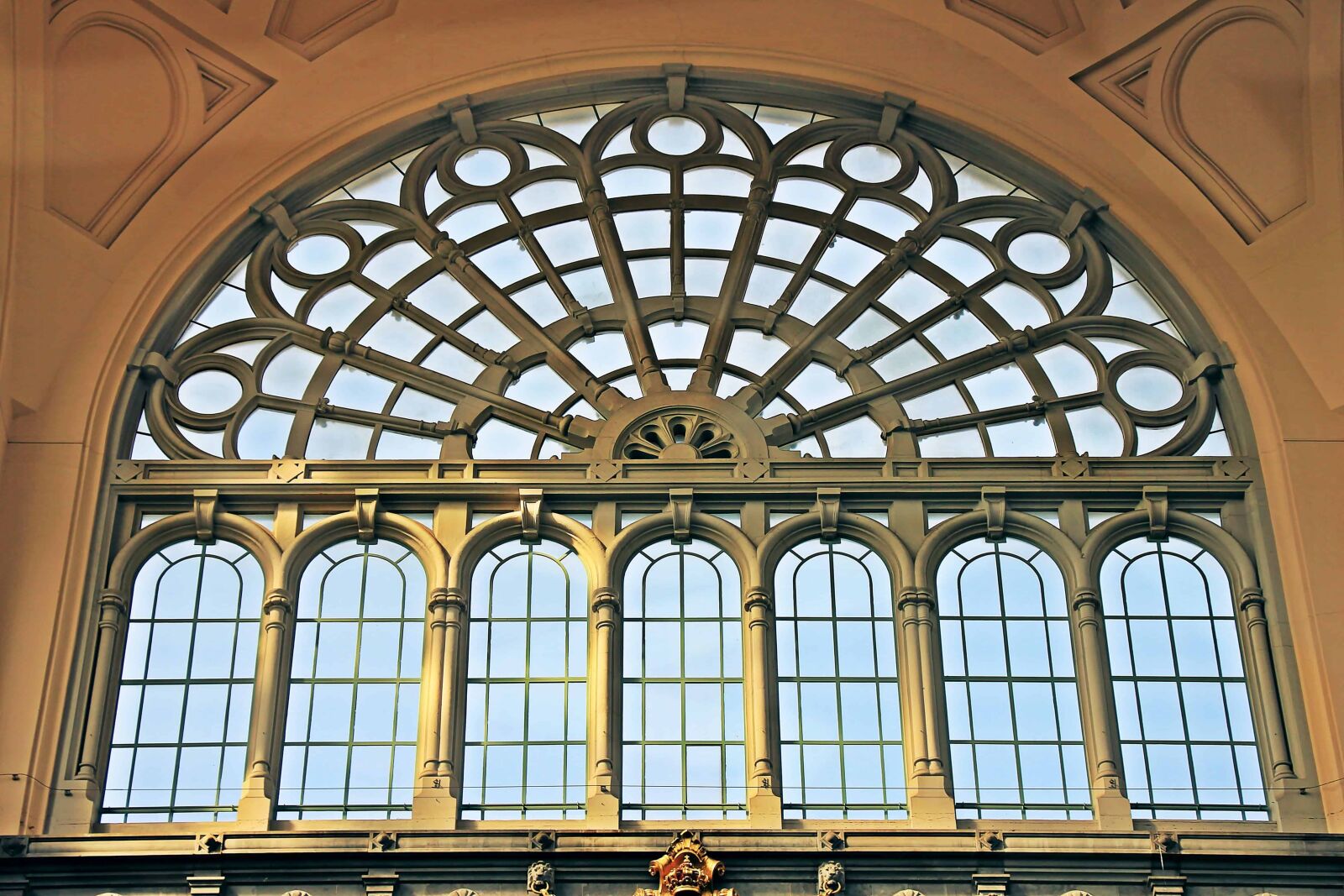 Canon EOS 550D (EOS Rebel T2i / EOS Kiss X4) sample photo. Window, architecture, dome, ceiling photography