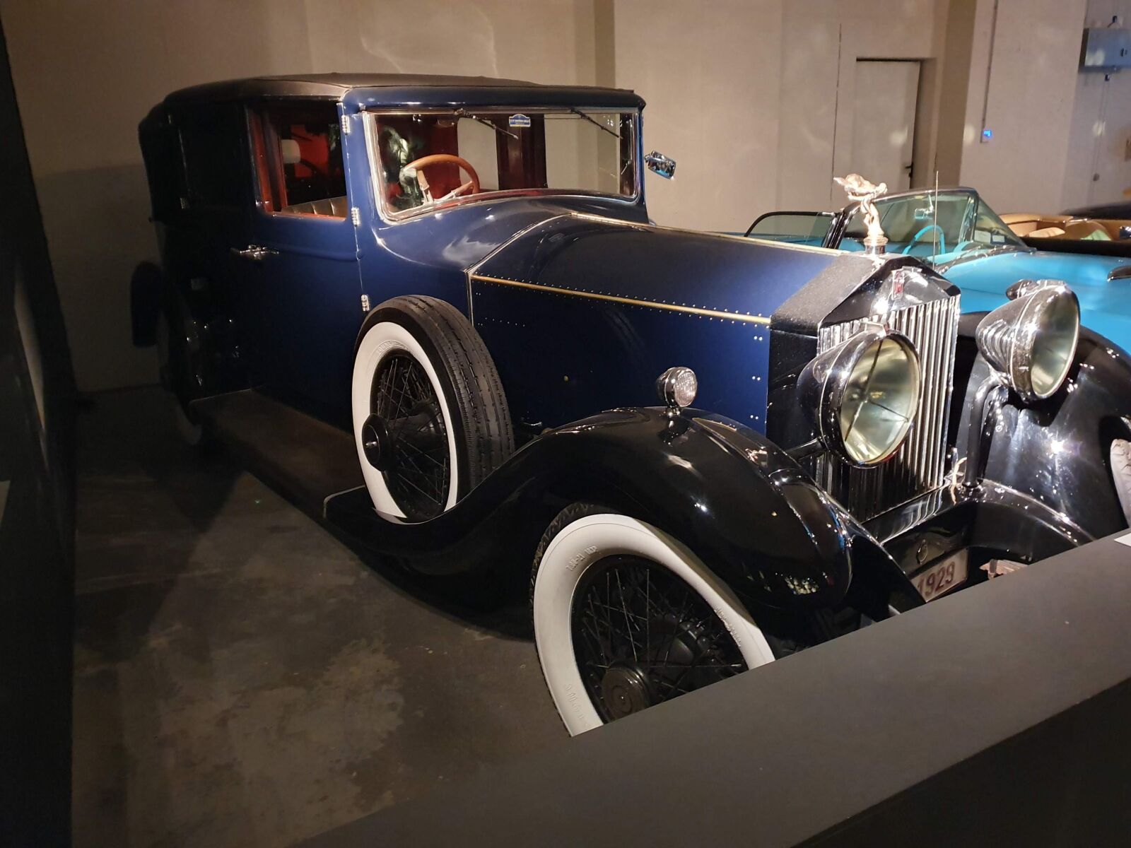 Samsung Galaxy S10+ sample photo. Oldtimer, name, wheels photography
