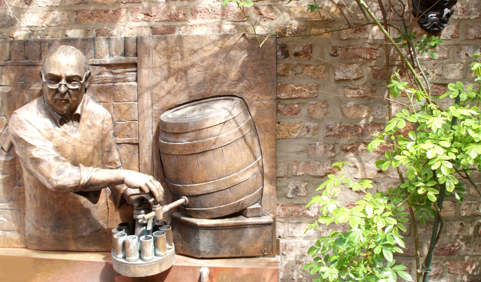 Sony Alpha DSLR-A330 sample photo. Relief, bronze, beer keg photography
