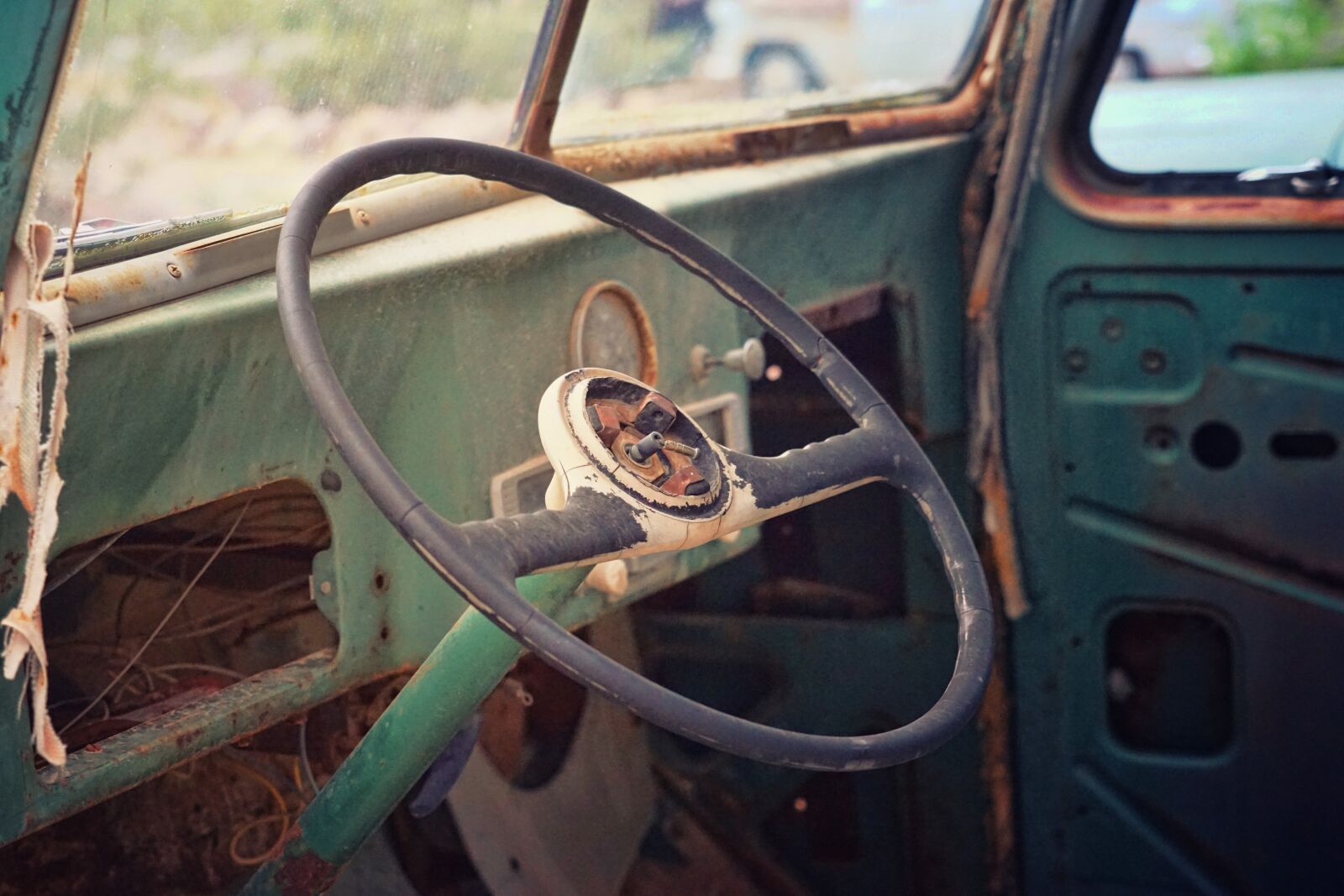 Sony a7 II + Sony FE 24-240mm F3.5-6.3 OSS sample photo. Cockpit, oldtimer, auto photography
