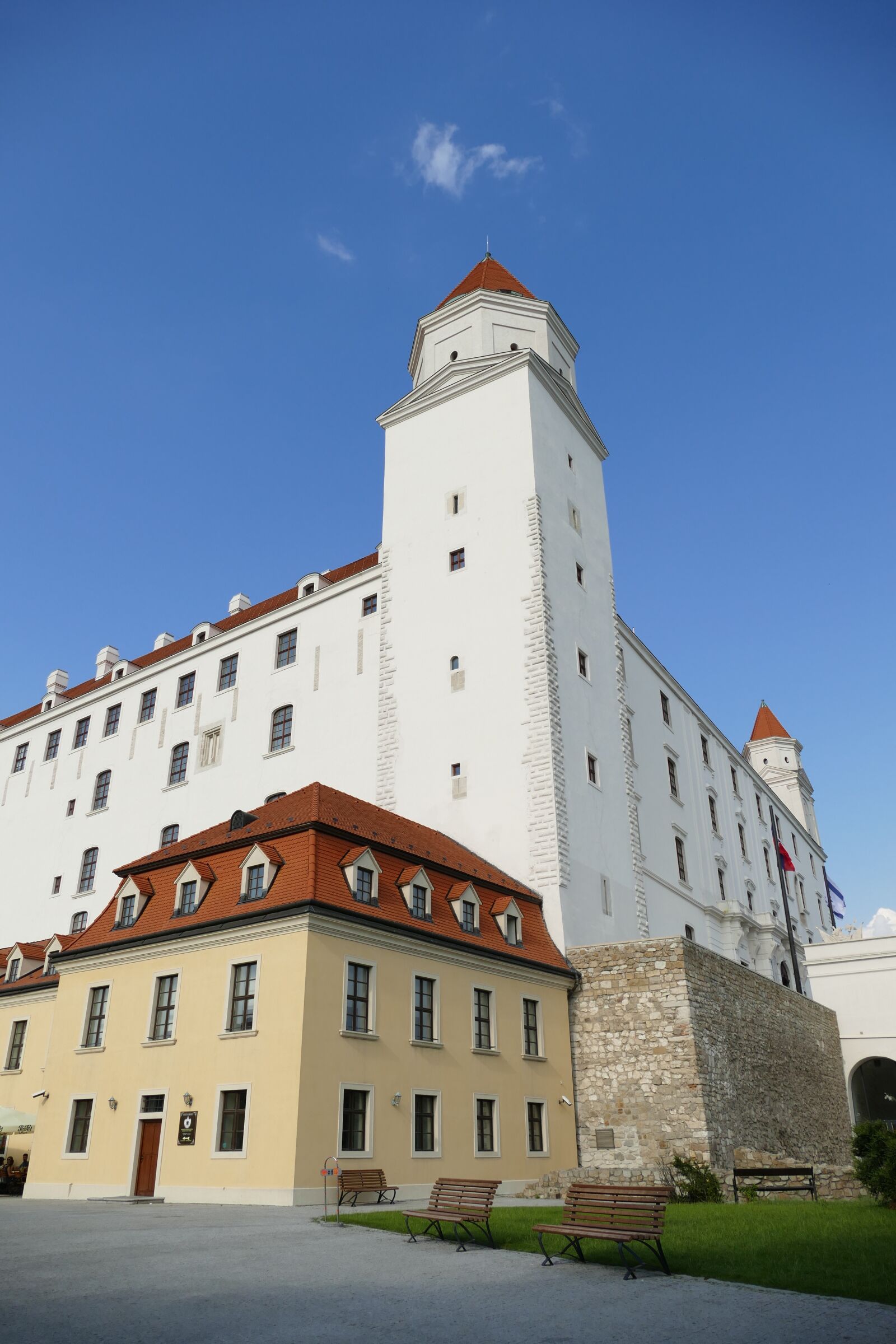 Panasonic Lumix DMC-FZ1000 sample photo. Bratislava, slovakia, castle photography