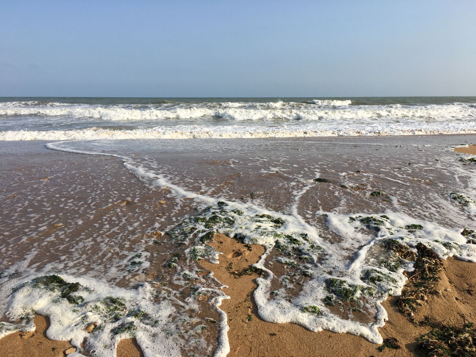 iPhone 6s Plus back camera 4.15mm f/2.2 sample photo. Beach, sea, holiday photography