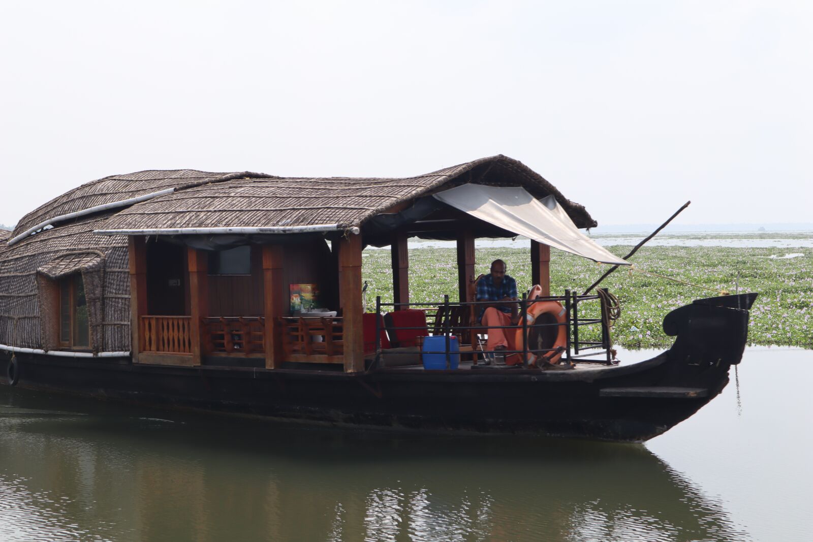 Canon EOS M50 (EOS Kiss M) sample photo. Houseboat, boat, backwater photography