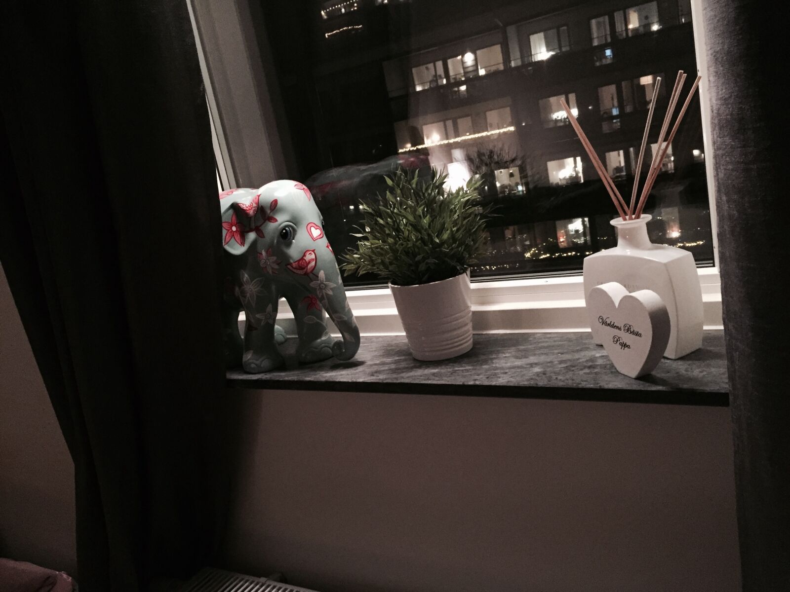 iPhone 6 back camera 4.15mm f/2.2 sample photo. Night, life photography
