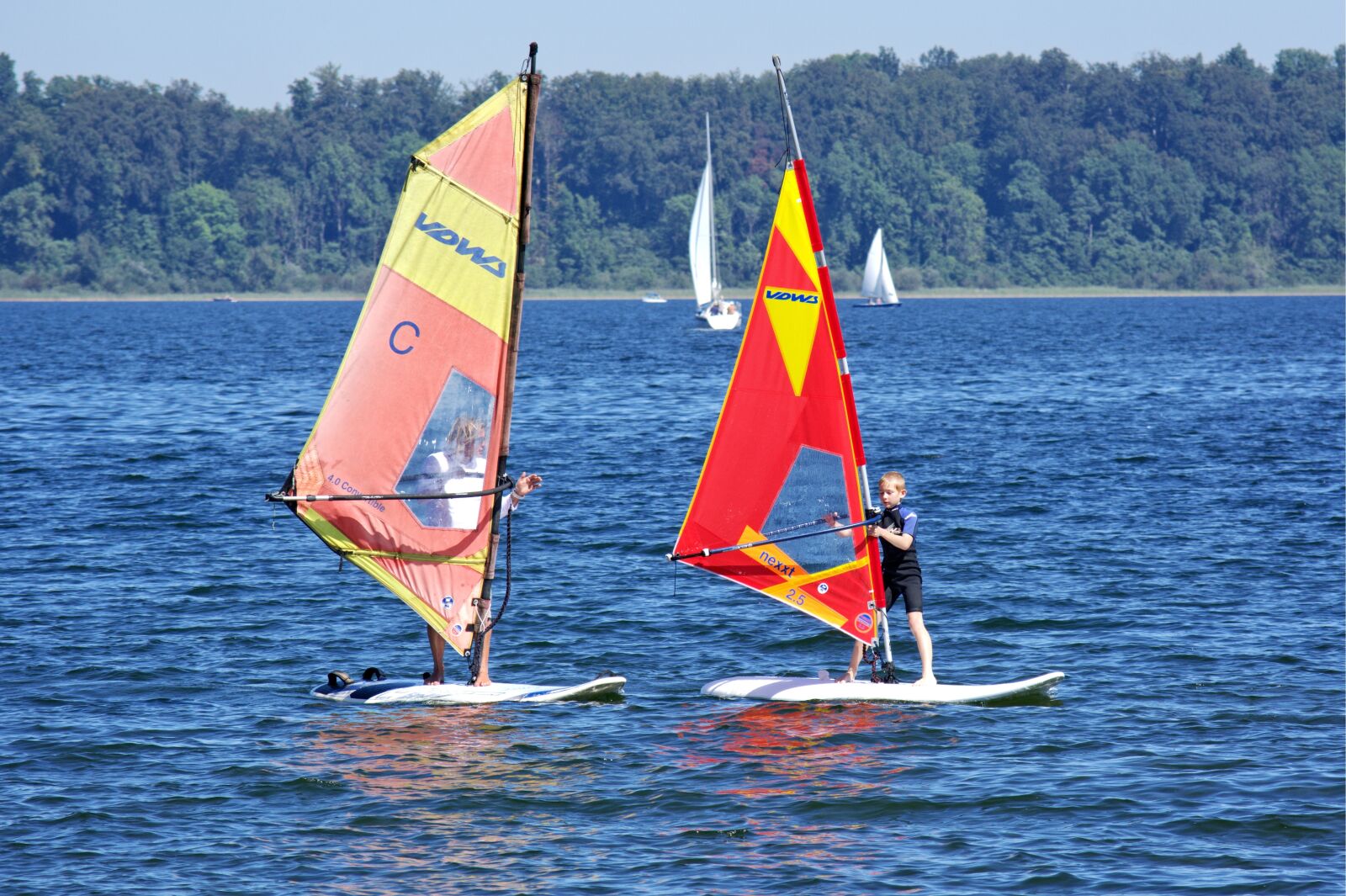 55.0-200.0mm f/4.0-f/5.6 sample photo. Surfing, windsurfing, sport photography