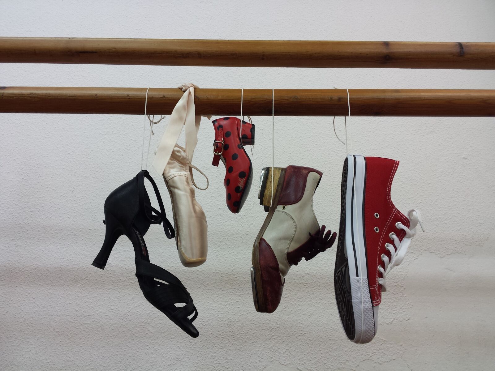 Samsung Galaxy S4 sample photo. Dance, shoes, hang photography
