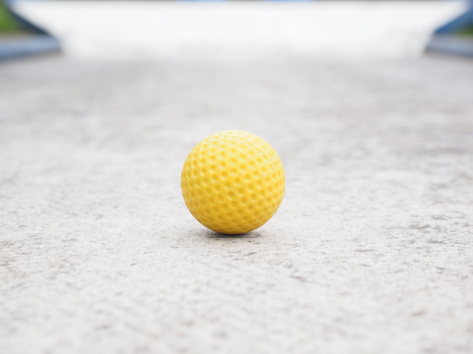 Olympus OM-D E-M1 + Olympus M.Zuiko Digital ED 12-40mm F2.8 Pro sample photo. Ball, mini golf ball photography