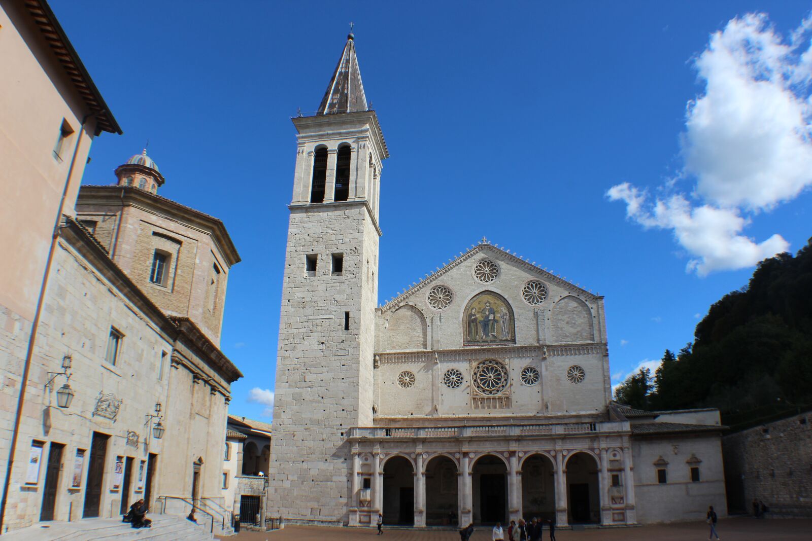 Canon EOS 1200D (EOS Rebel T5 / EOS Kiss X70 / EOS Hi) sample photo. Umbria, spoleto, duomo photography