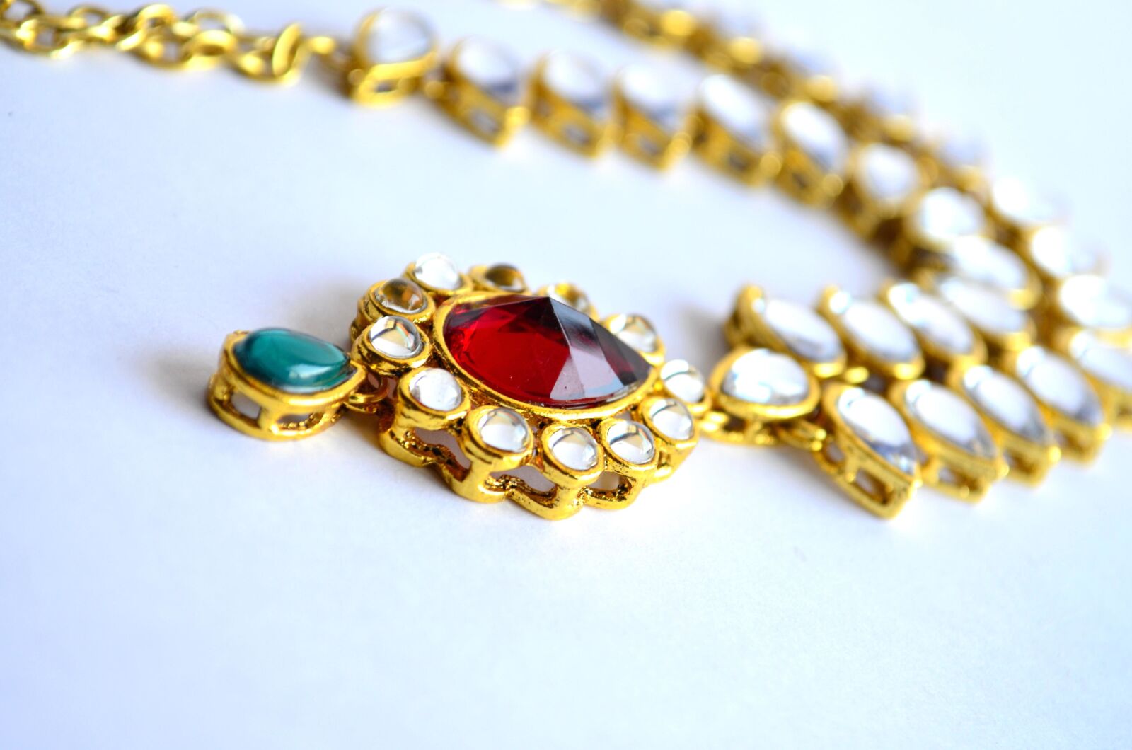 Nikon D5100 sample photo. Gold, jewelry, briliant, jewel photography