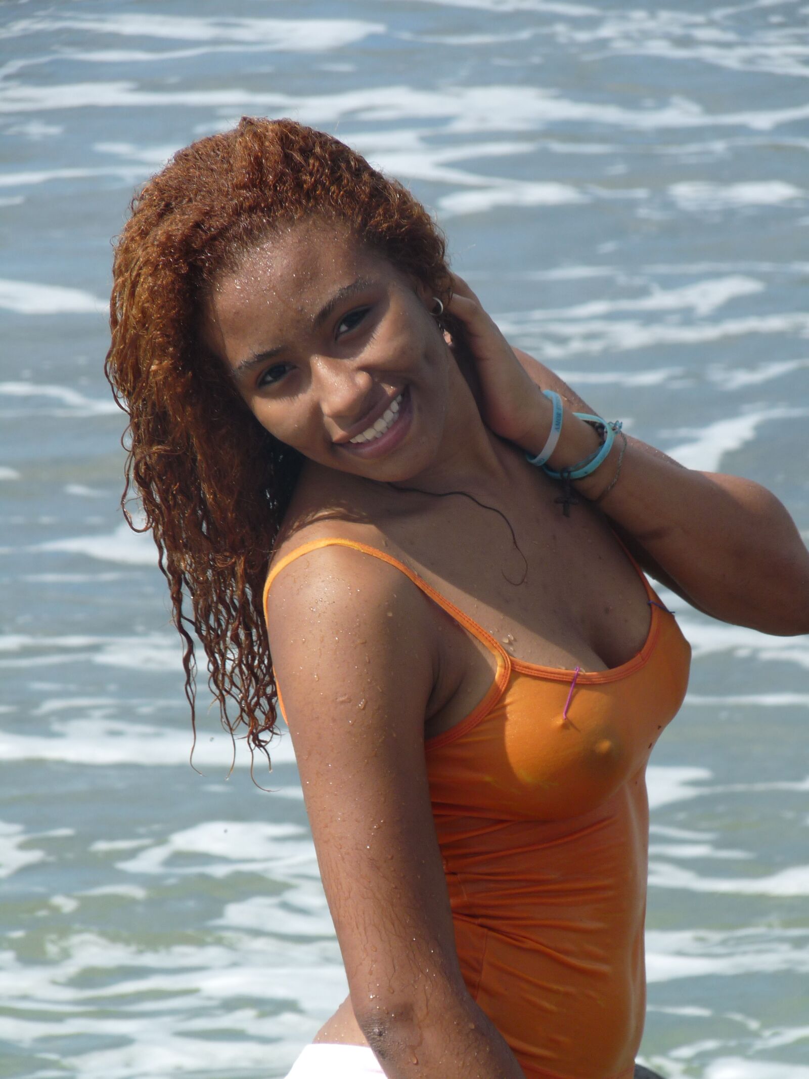 Panasonic Lumix DMC-FZ28 sample photo. Women, water, sea photography