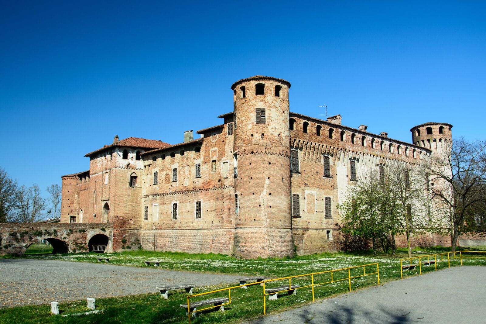 Nikon D5200 sample photo. Monticelli d'ongina, castle, emilia photography