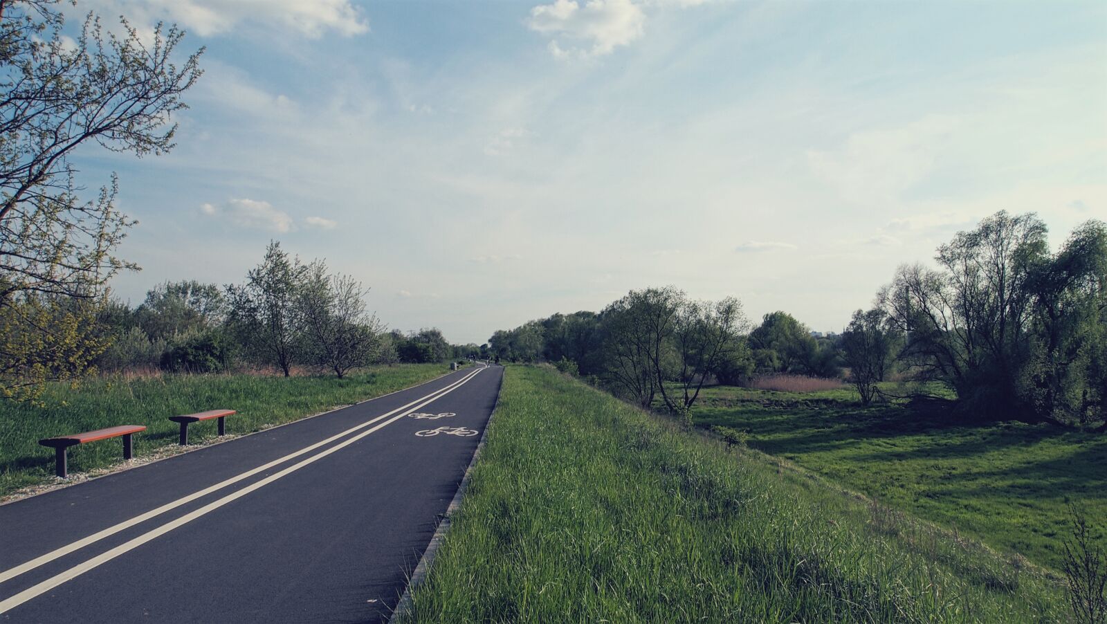 Olympus PEN E-PL1 sample photo. Bike, cycle, track, spirng photography