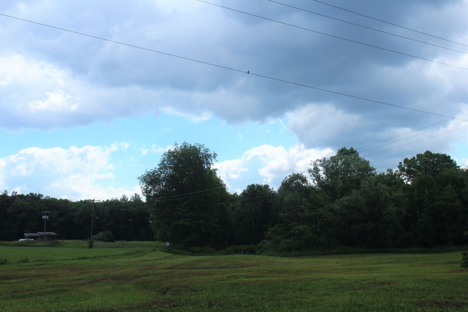 Canon EOS 1200D (EOS Rebel T5 / EOS Kiss X70 / EOS Hi) sample photo. Clouds, farm land, sky photography