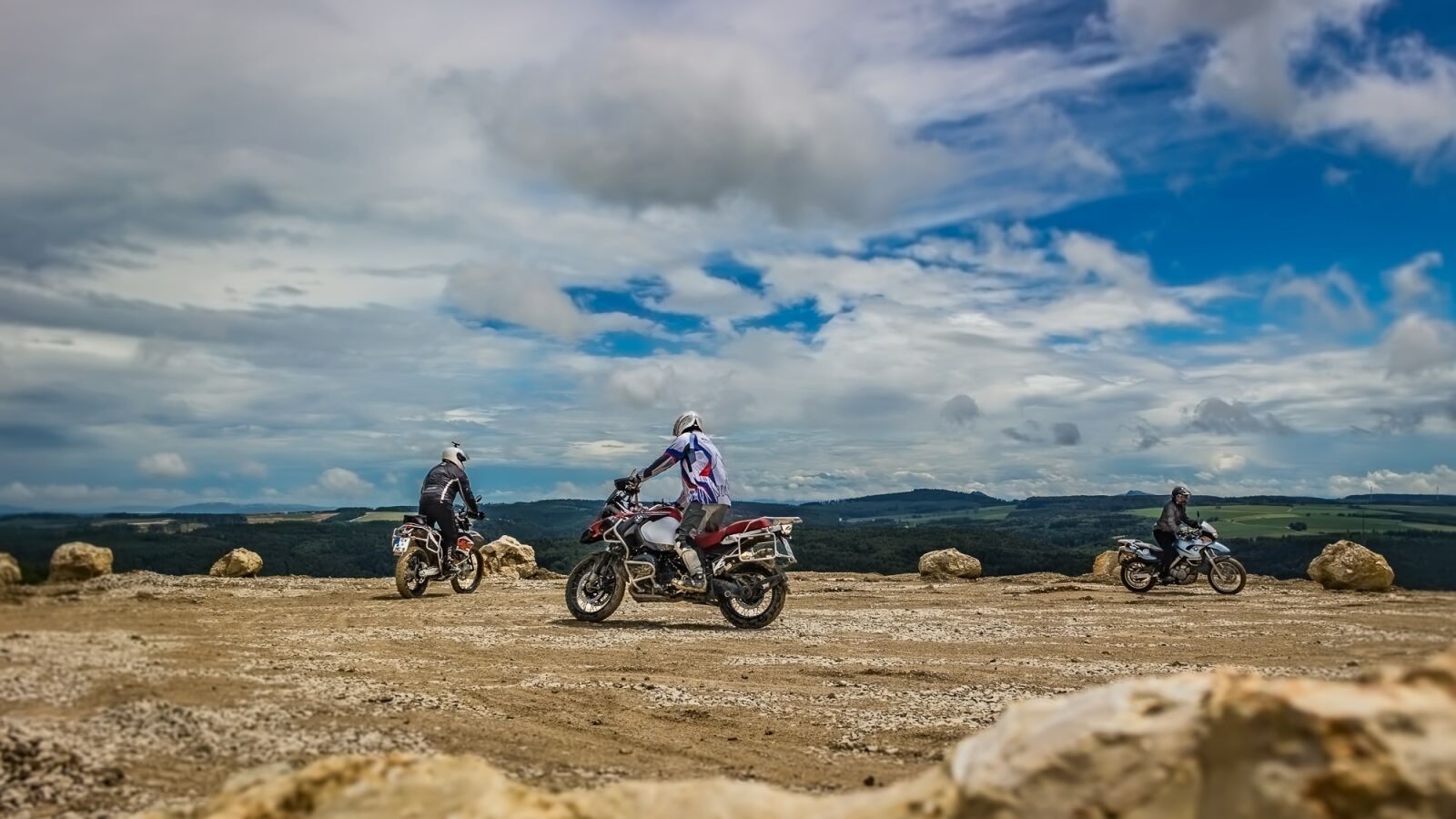 Canon EOS 100D (EOS Rebel SL1 / EOS Kiss X7) sample photo. Bmw, motorbike, training photography