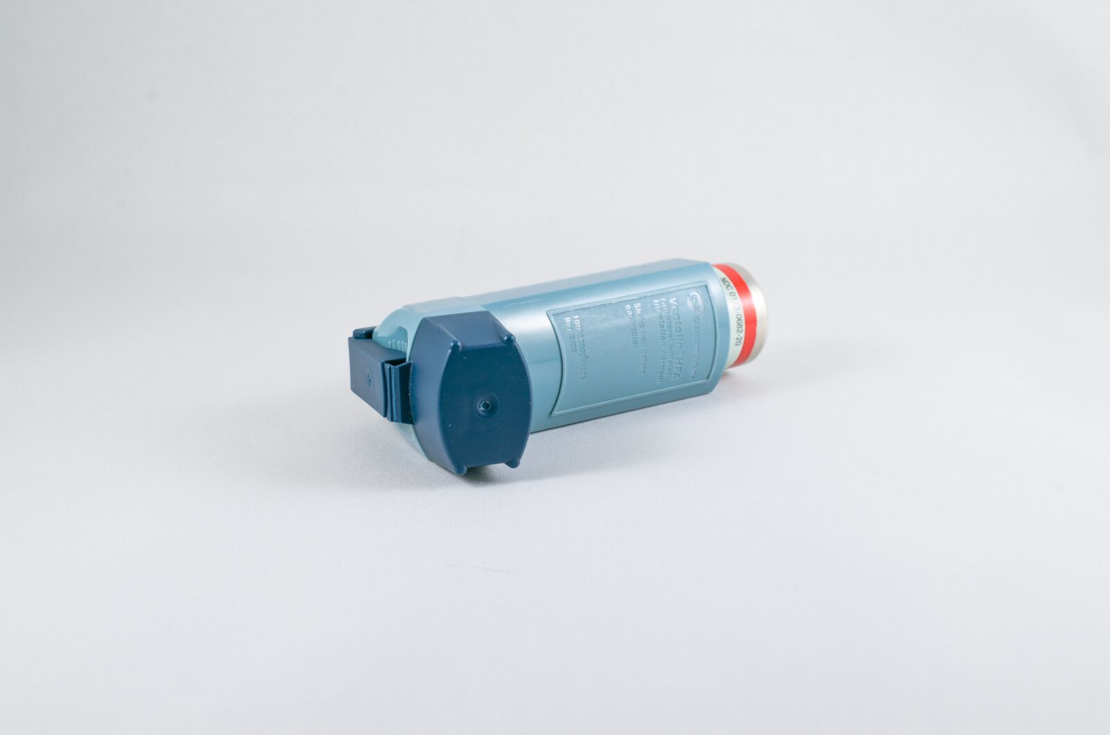 Nikon D7000 sample photo. Inhaler, breath, asthma photography