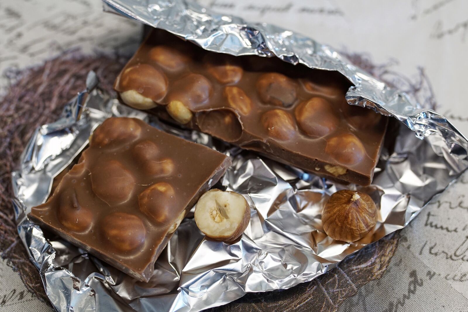 Sony ILCA-77M2 + 35mm F1.4 sample photo. Chocolate, hazelnut chocolate, sweet photography