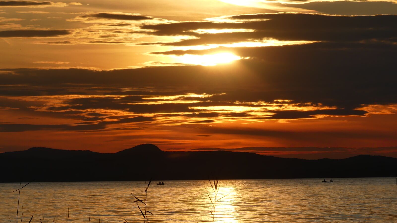 Panasonic Lumix DMC-FZ300 sample photo. Sunset, light, nature photography
