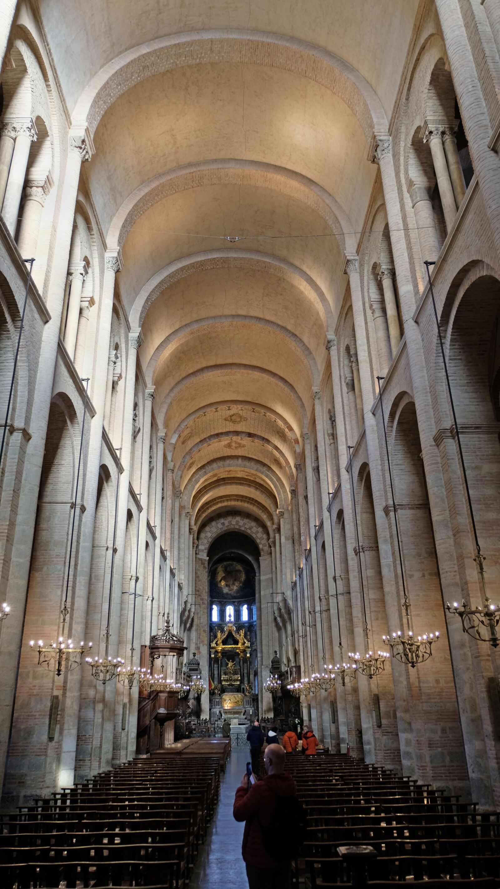 Fujifilm X-T2 sample photo. Toulouse, basilica, nave photography