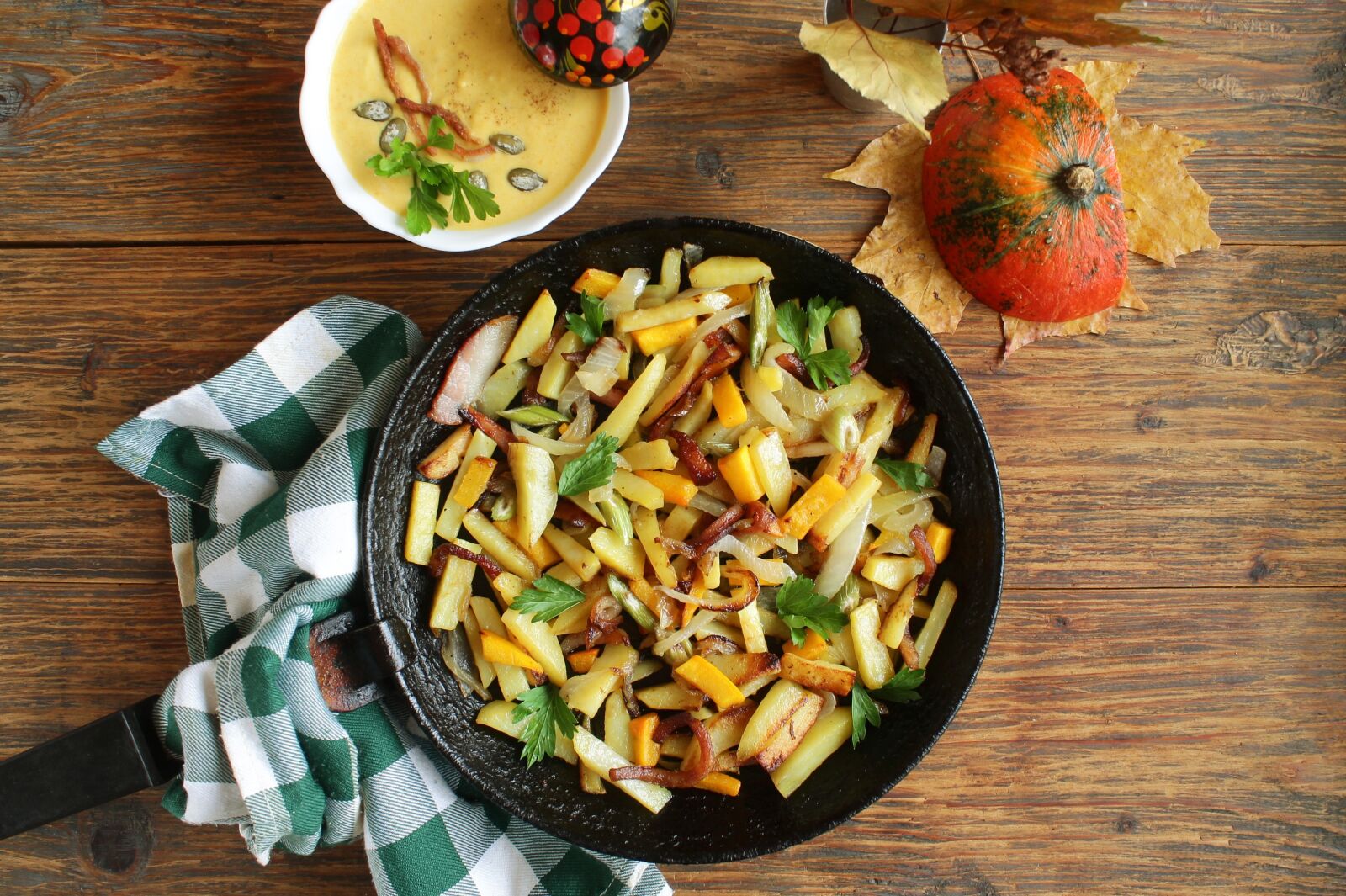 Canon EOS 1100D (EOS Rebel T3 / EOS Kiss X50) sample photo. Potatoes with vegetables, fried photography