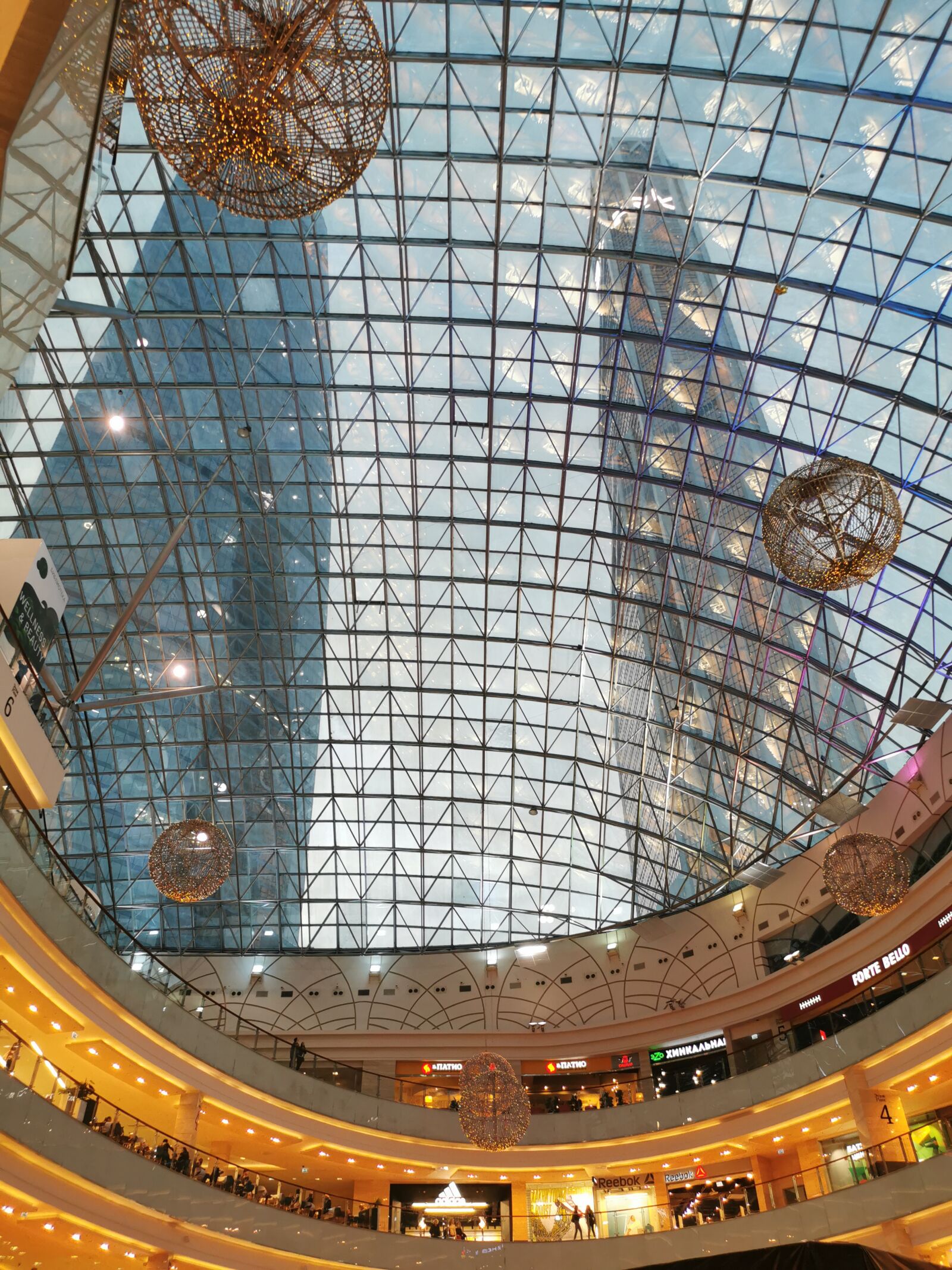 HUAWEI P30 sample photo. Moscow, city, shopping photography