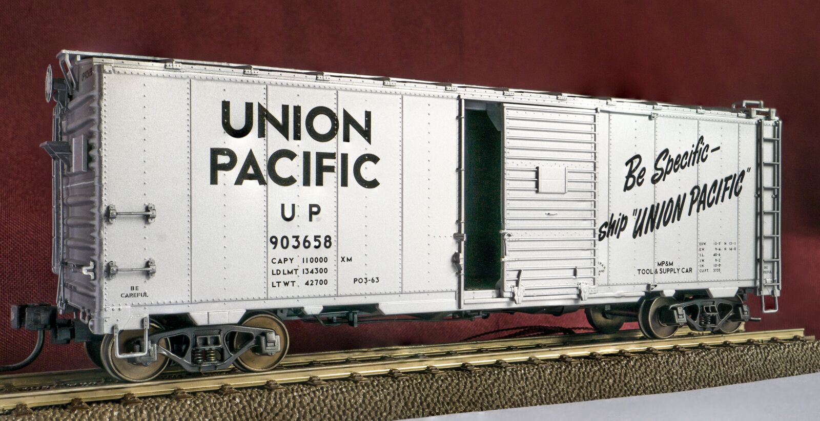 LEICA DG 12-60/F2.8-4.0 sample photo. Wagon, usa, railway photography
