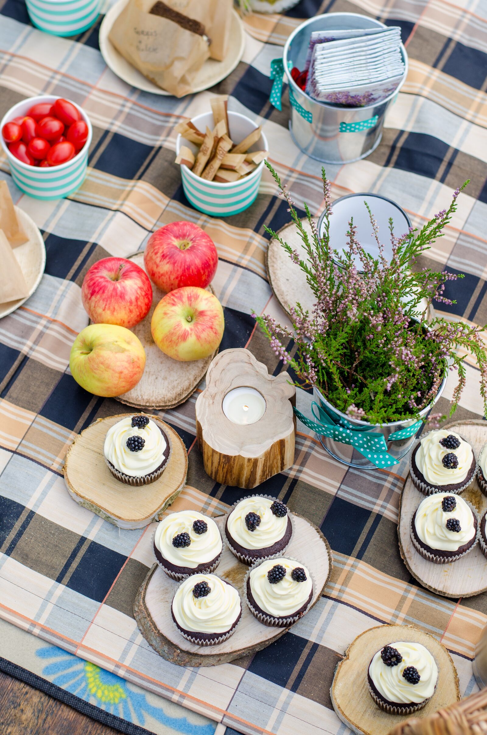 Nikon D7000 sample photo. Picnic, cakes, sweet photography