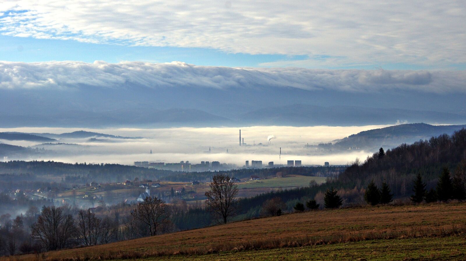 Sony Alpha DSLR-A550 sample photo. The fog, landscape, haze photography