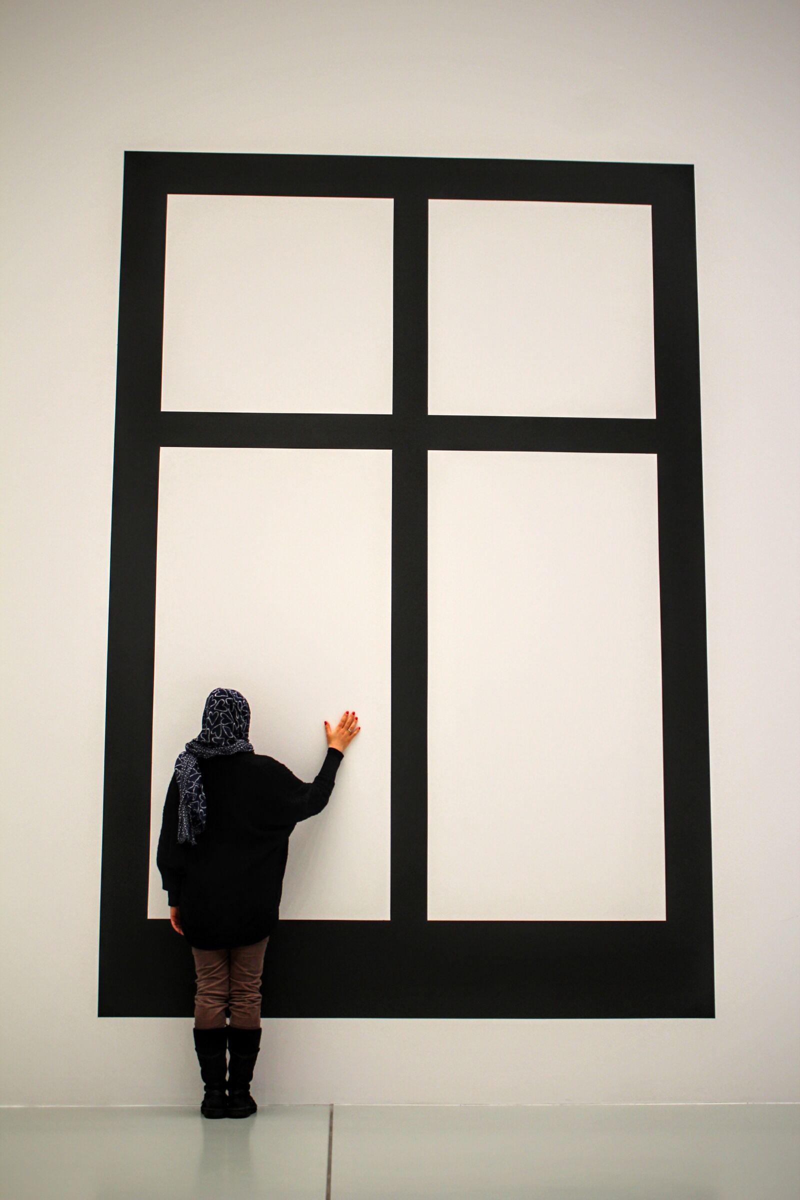Canon EOS 600D (Rebel EOS T3i / EOS Kiss X5) sample photo. Art, museum, window photography