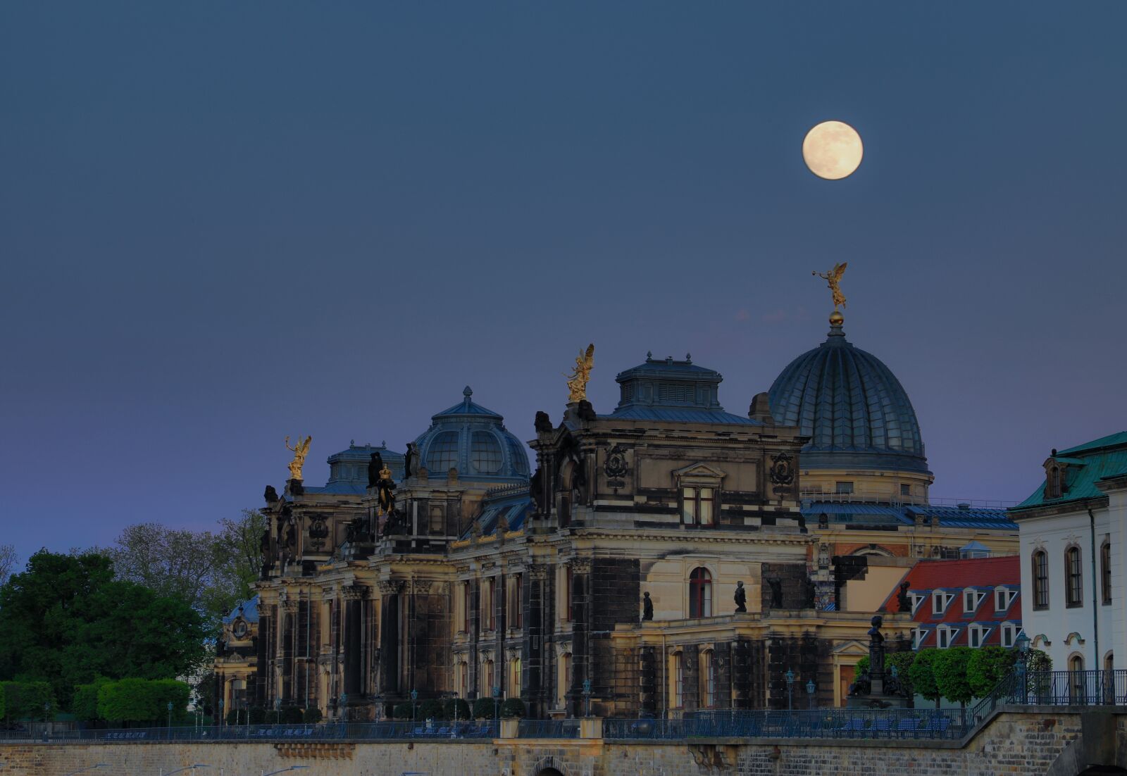Canon EF 24-105mm F4L IS II USM sample photo. Super moon, dresden old photography