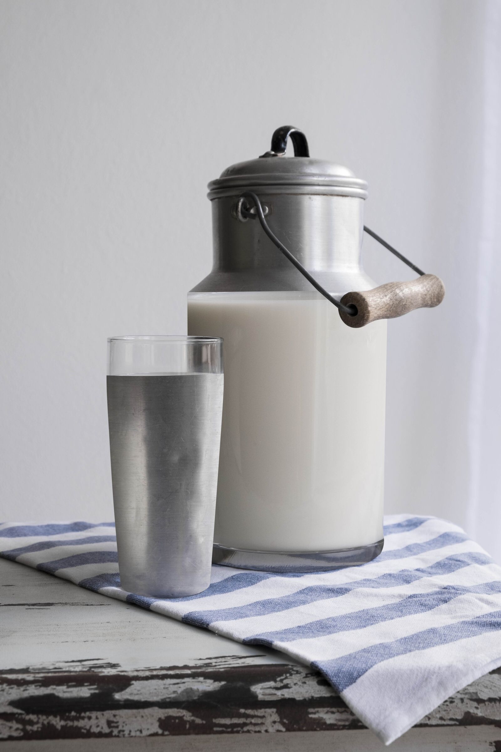 Fujifilm XF 18-55mm F2.8-4 R LM OIS sample photo. Milk can, glass, assembly photography