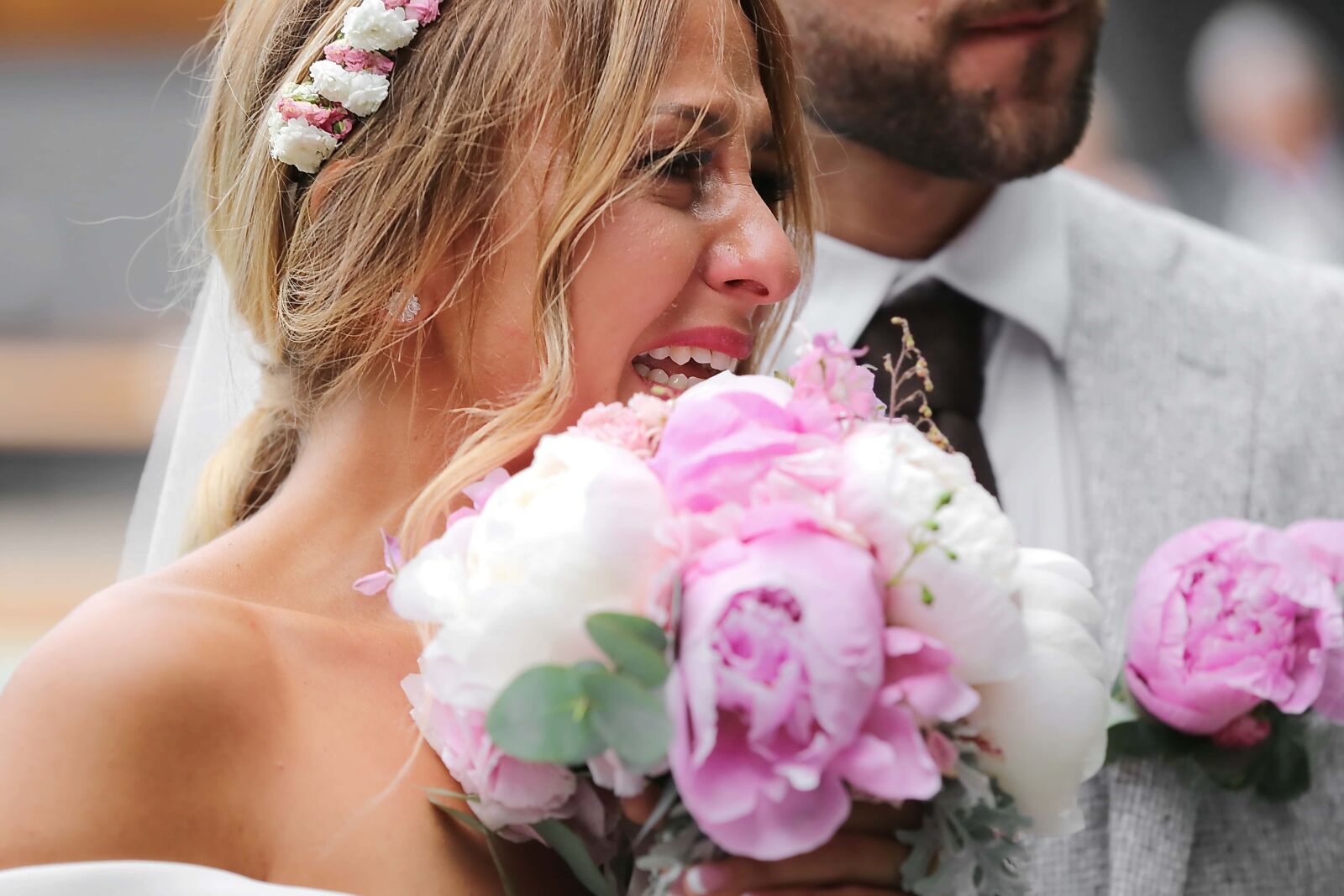 Canon EOS 5D Mark III + Canon EF 70-200mm F2.8L IS II USM sample photo. Bride, crystal, wedding bouquet photography