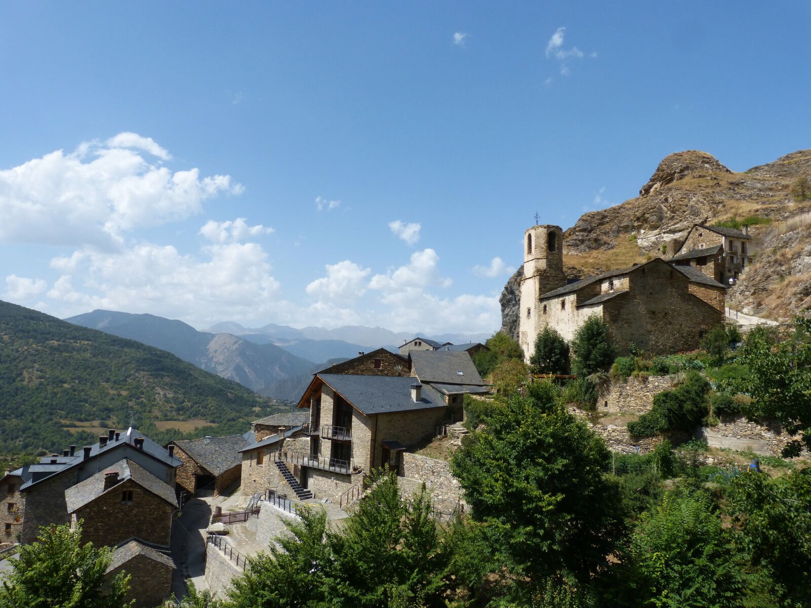Panasonic DMC-FZ62 sample photo. People, pyrenees catalan burg photography