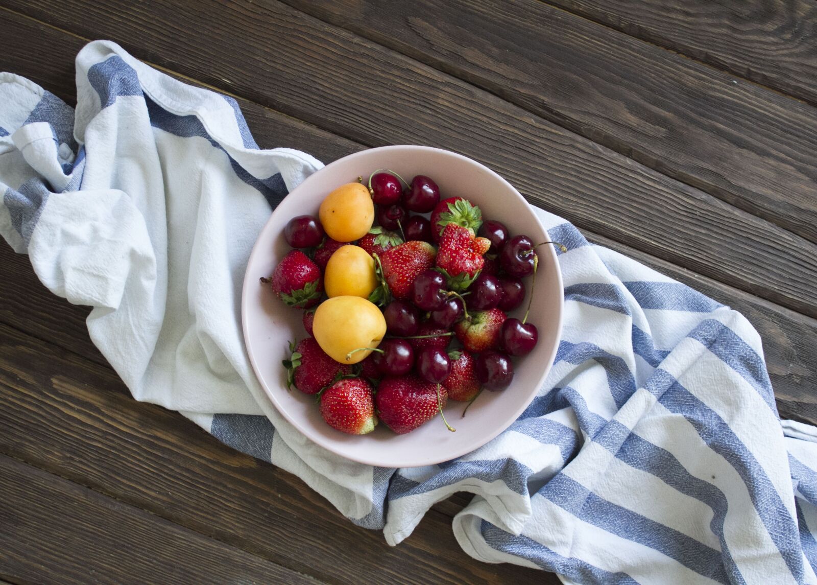 Canon EOS 7D sample photo. Berry, house, comfort photography