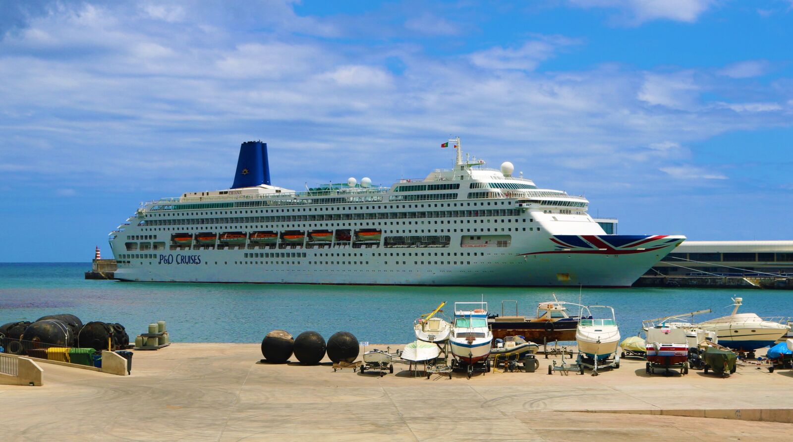 Canon EOS 750D (EOS Rebel T6i / EOS Kiss X8i) sample photo. Cruise, ship, cruising photography